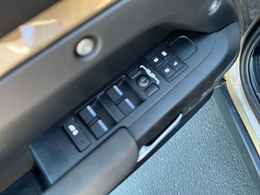 Used 2025 Land Rover Defender 110 S AWD/4WD image 12