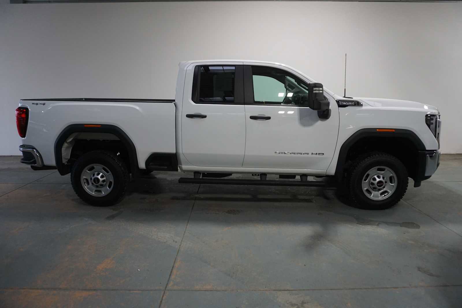Certified 2024 GMC Sierra 2500 Pro w/ Convenience Package image 3