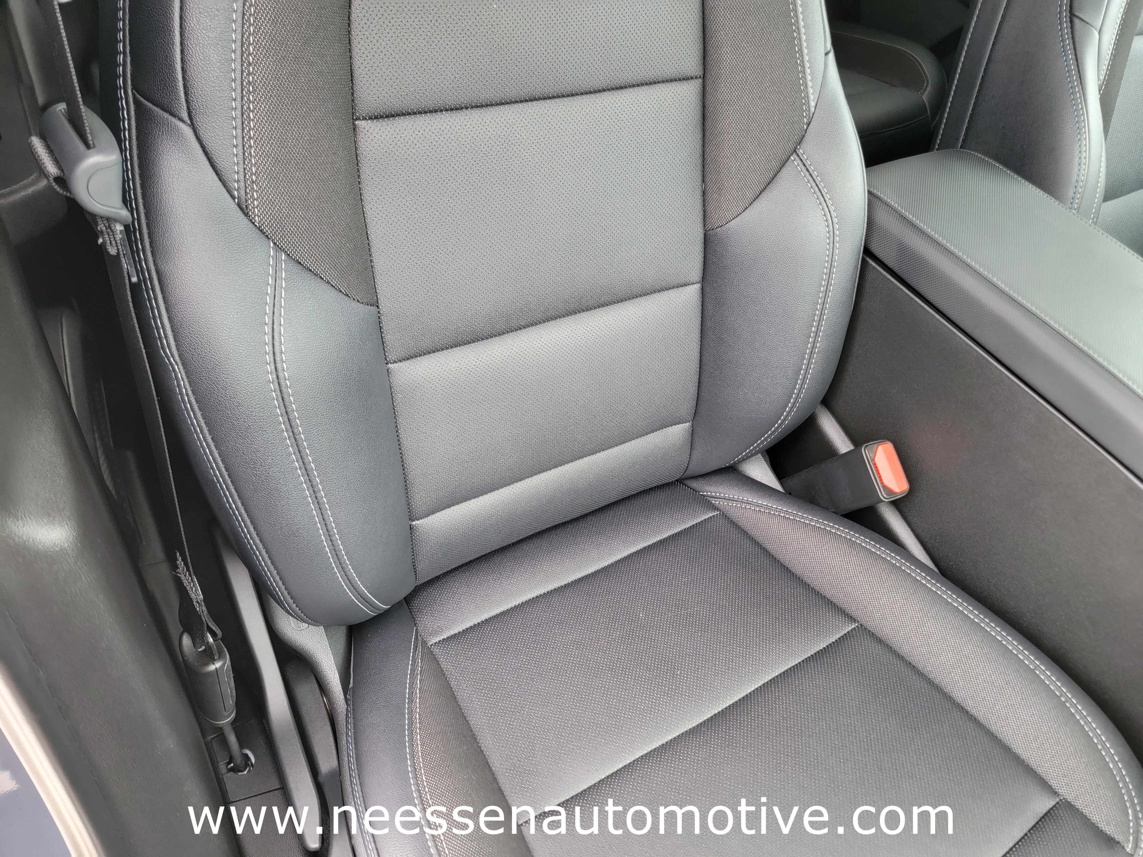 Used 2025 Chevrolet Equinox EV LT w/ Convenience Package image 10