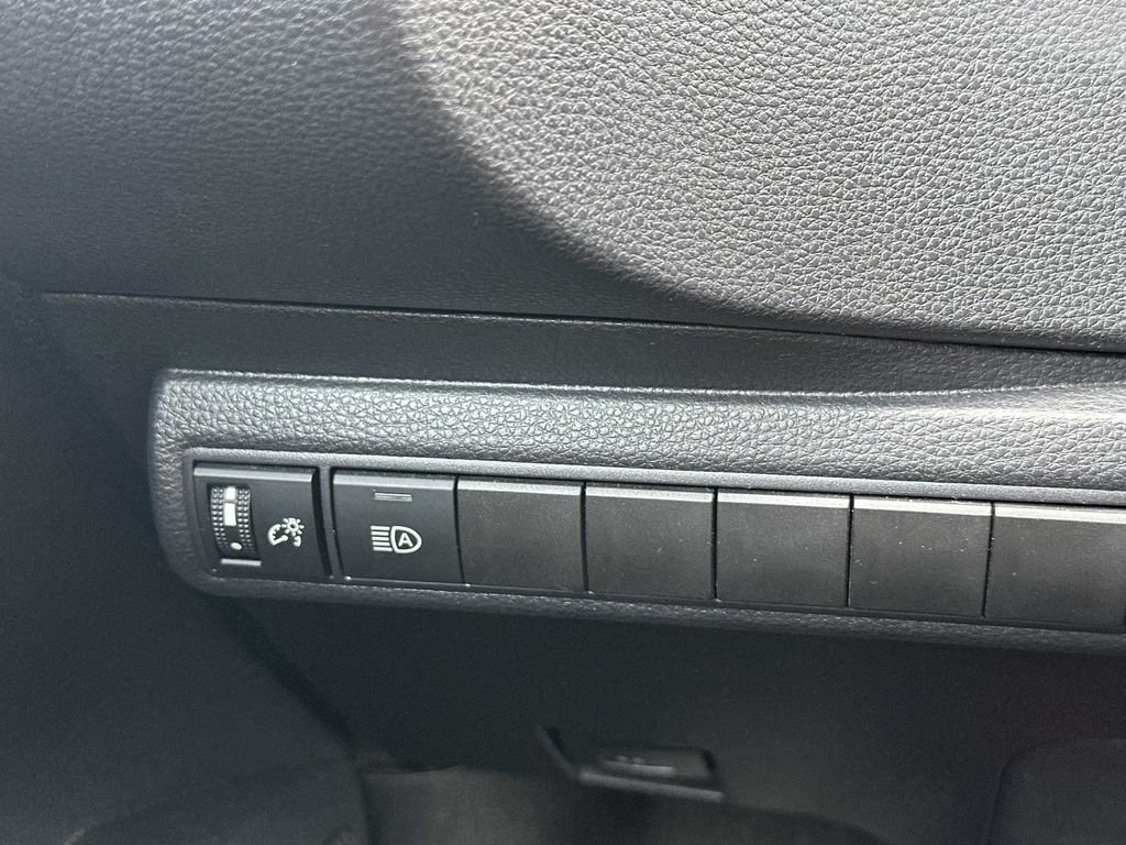 Used 2025 Toyota Corolla LE FWD image 25