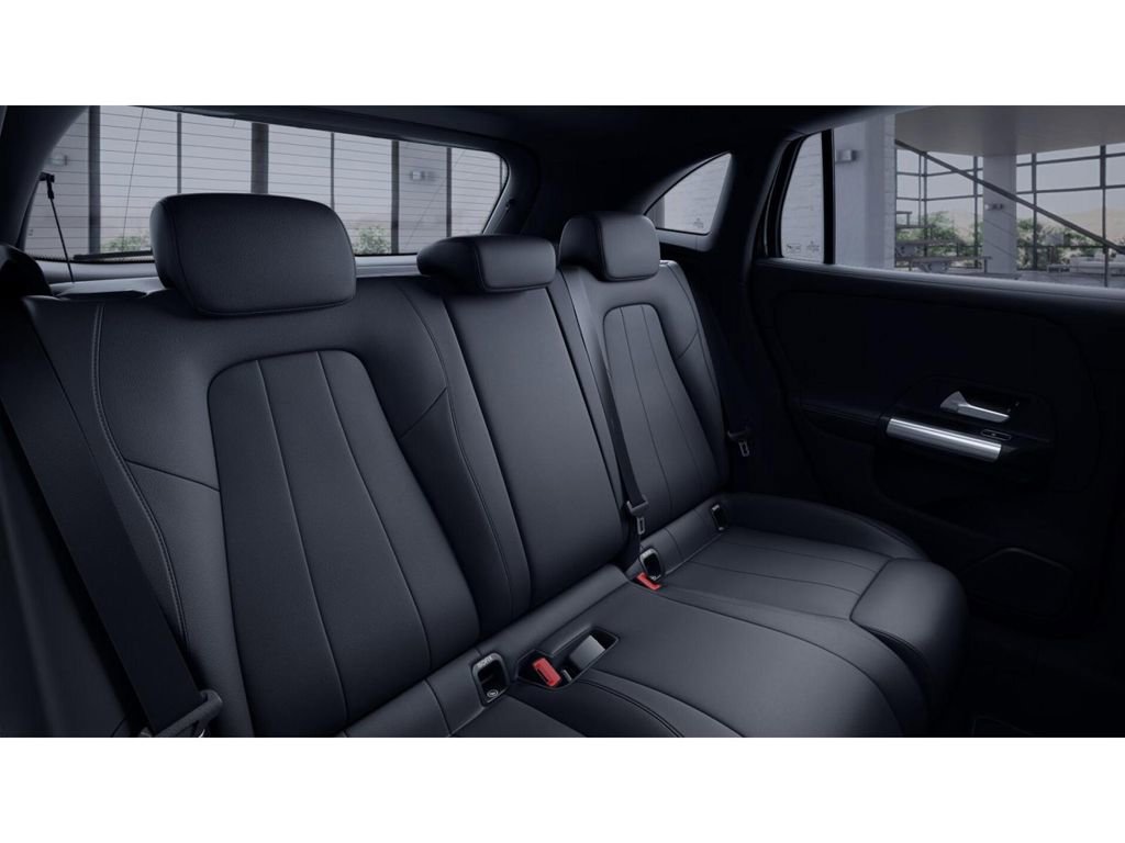 Used 2023 Mercedes-Benz GLA 250 4MATIC image 5