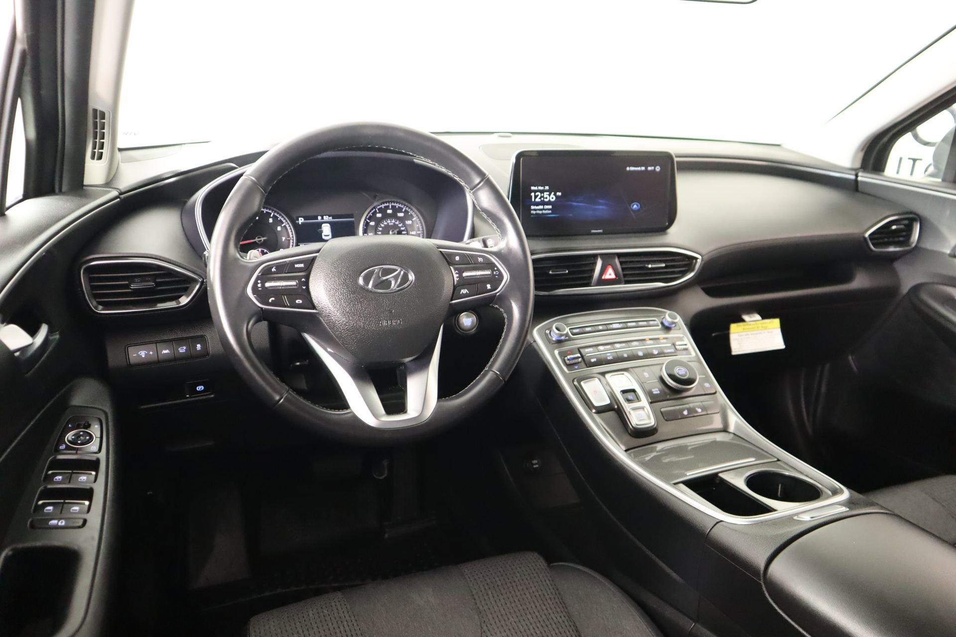 Used 2023 Hyundai Santa Fe SEL FWD image 2