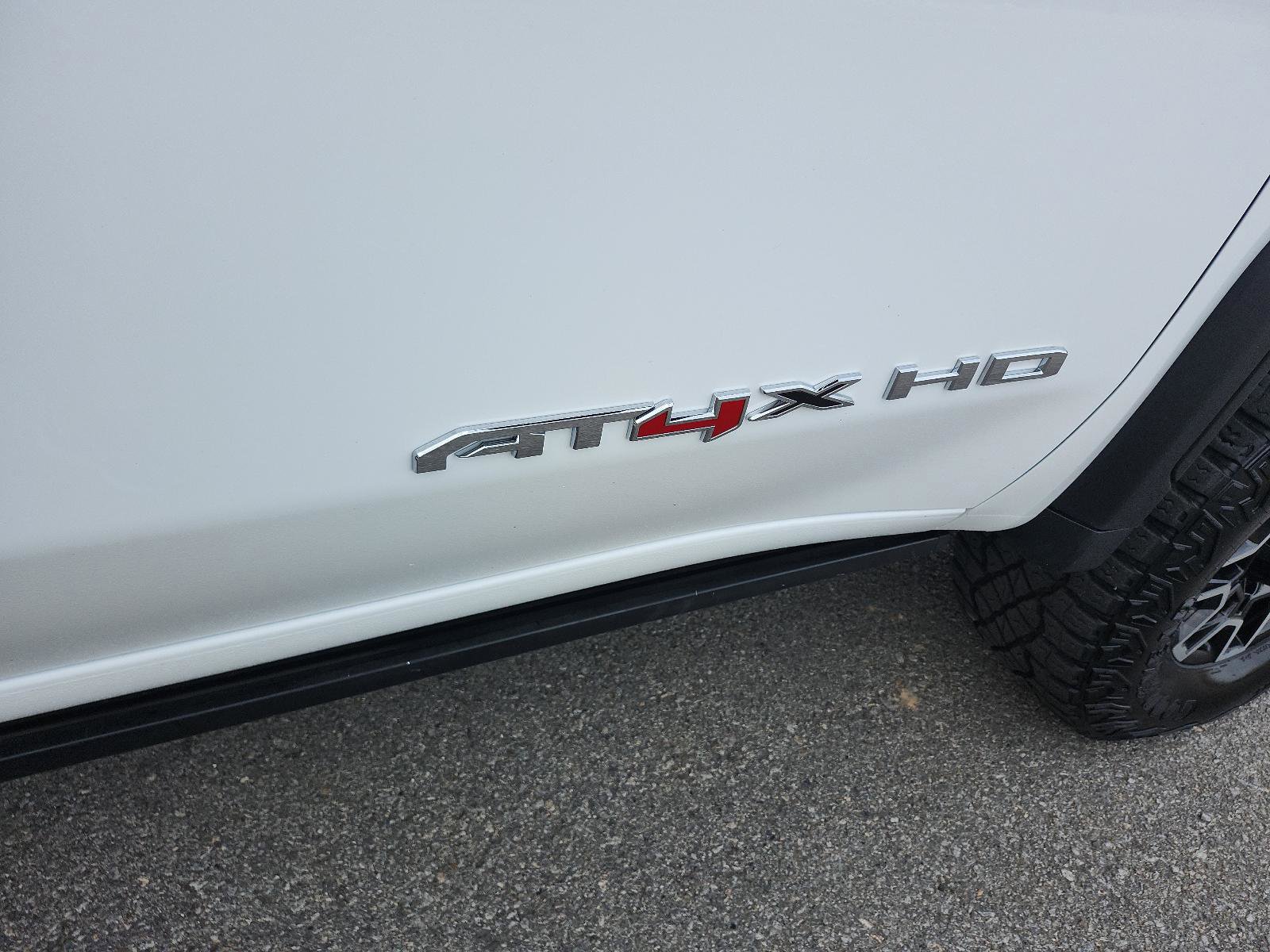 Used 2024 GMC Sierra 2500 AT4X image 7