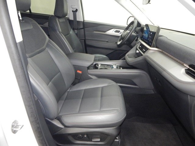 Used 2025 Ford Explorer Active w/ Active Comfort Package image 20