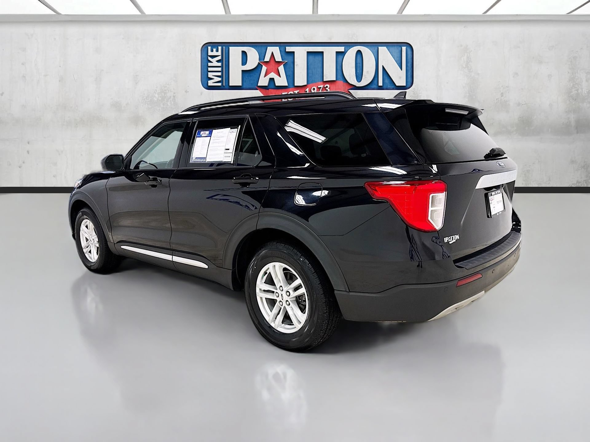 Used 2023 Ford Explorer XLT w/ Equipment Group 202A AWD/4WD image 5