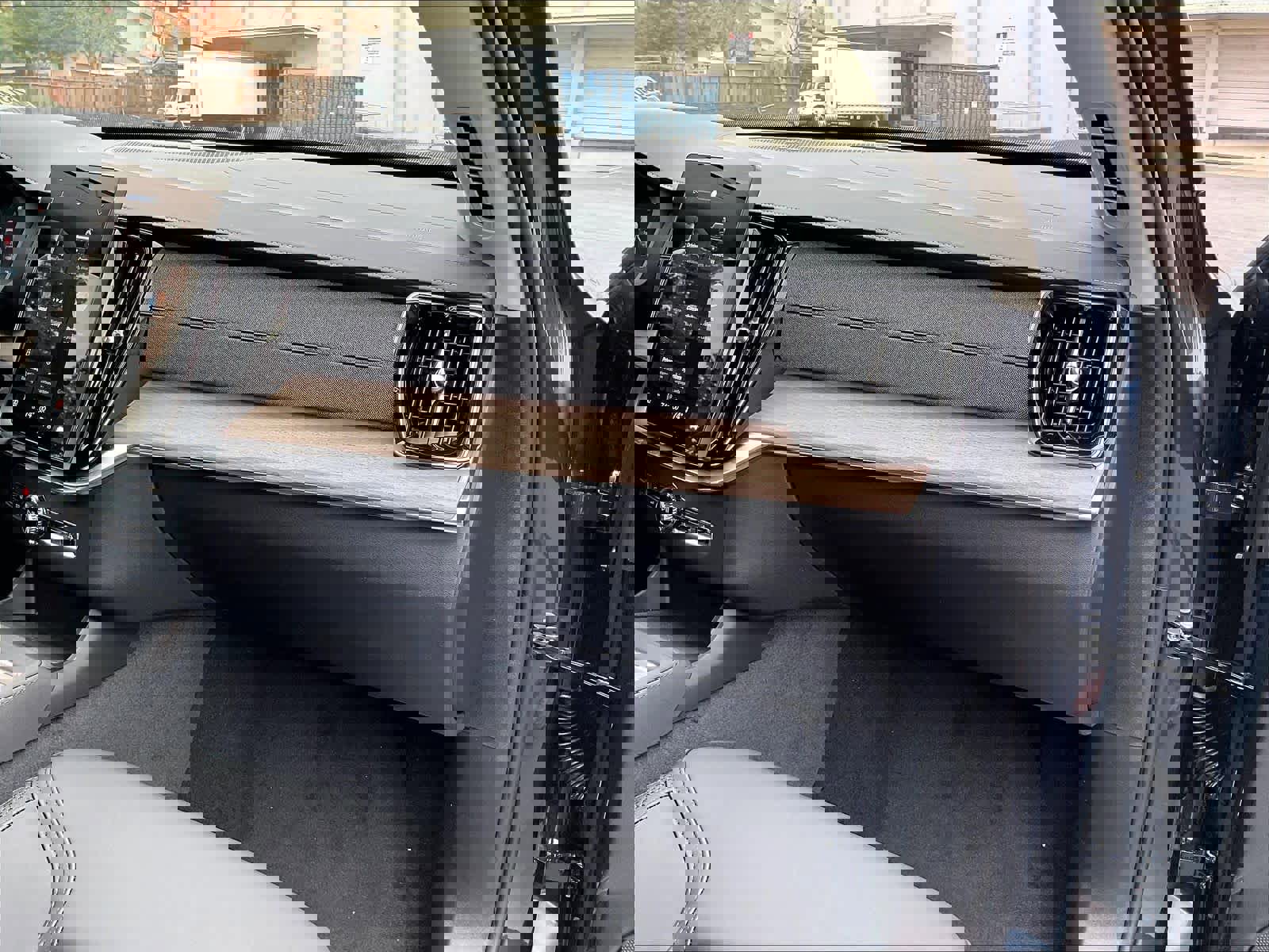 New 2026 Volvo XC90 B5 Plus w/ Protection Package image 29