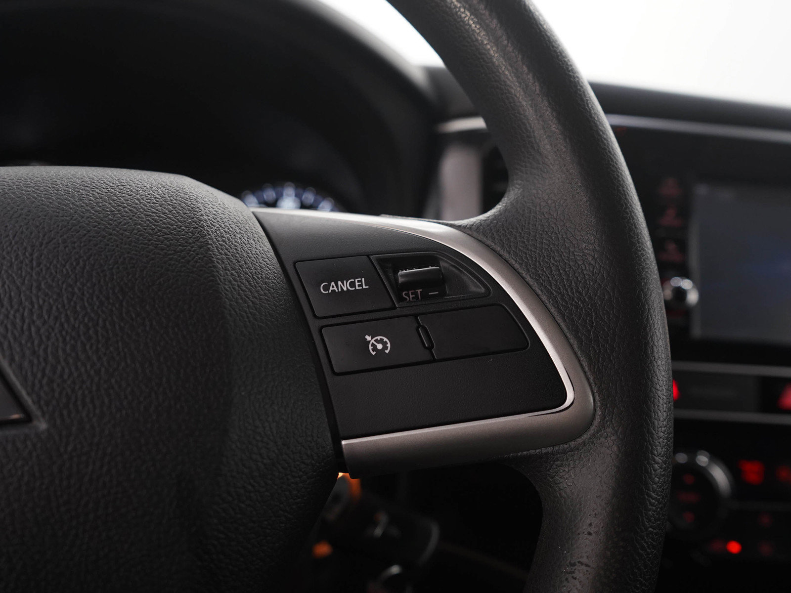 Used 2019 Mitsubishi Outlander ES AWD/4WD image 25
