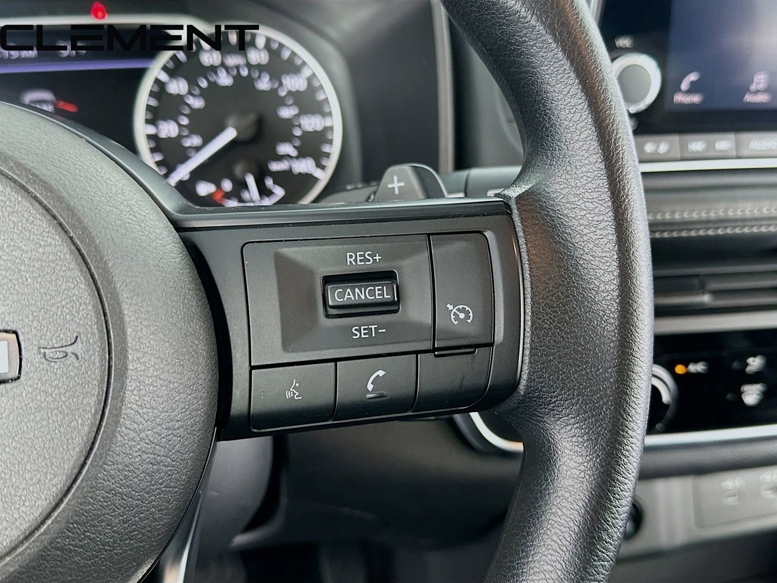Used 2024 Nissan Rogue S AWD/4WD image 17