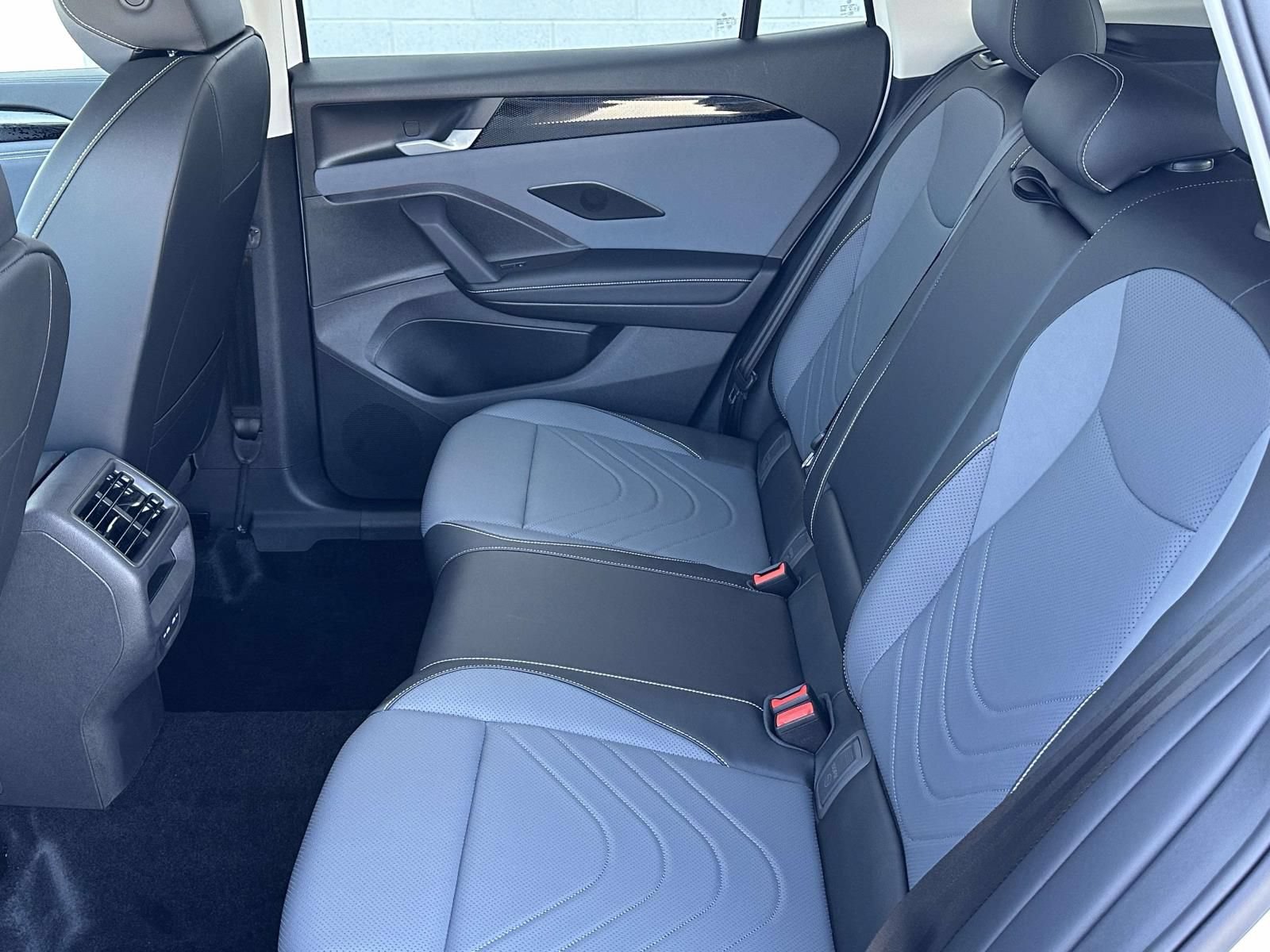 New 2026 Volkswagen Tiguan SE FWD image 13