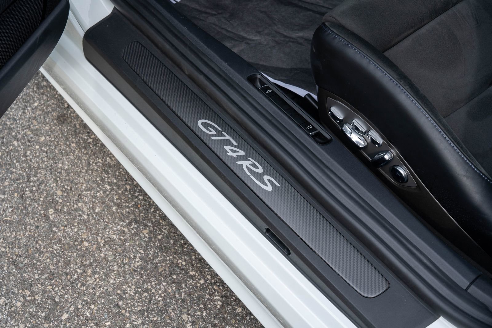 Certified 2025 Porsche 718 Cayman GT4 RS w/ Weissach Package image 23