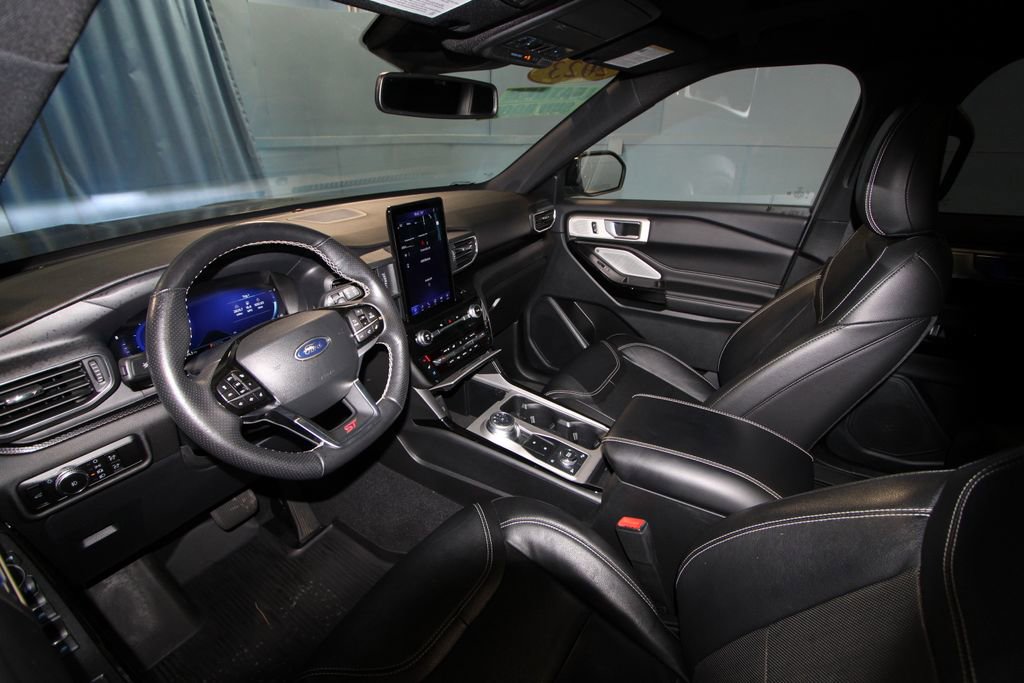 Used 2023 Ford Explorer ST w/ Equipment Group 401A image 2