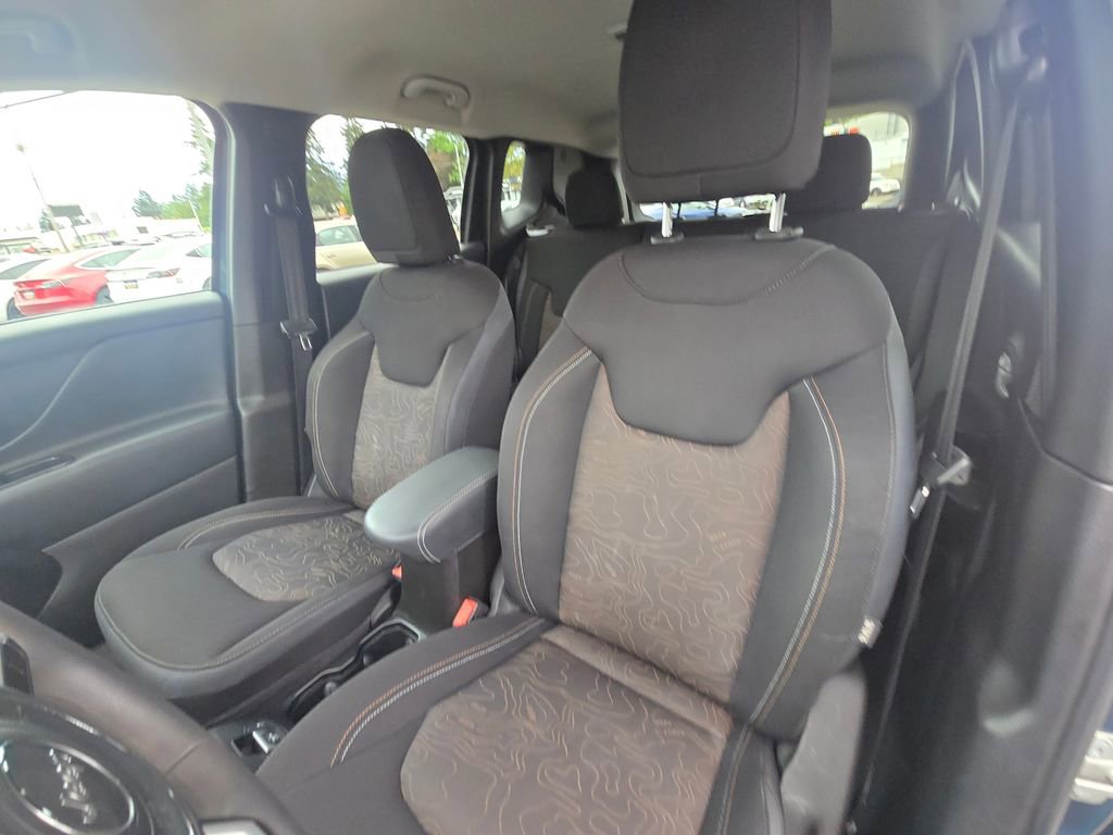 Used 2023 Jeep Renegade Latitude AWD/4WD image 22