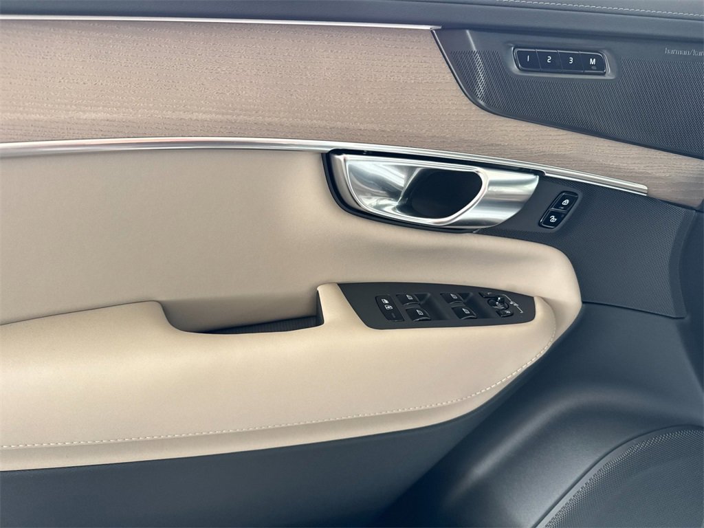 New 2026 Volvo XC90 B6 Ultra image 10
