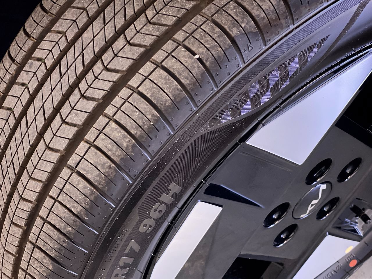 New 2027 Kia EV3 Wind FWD image 13