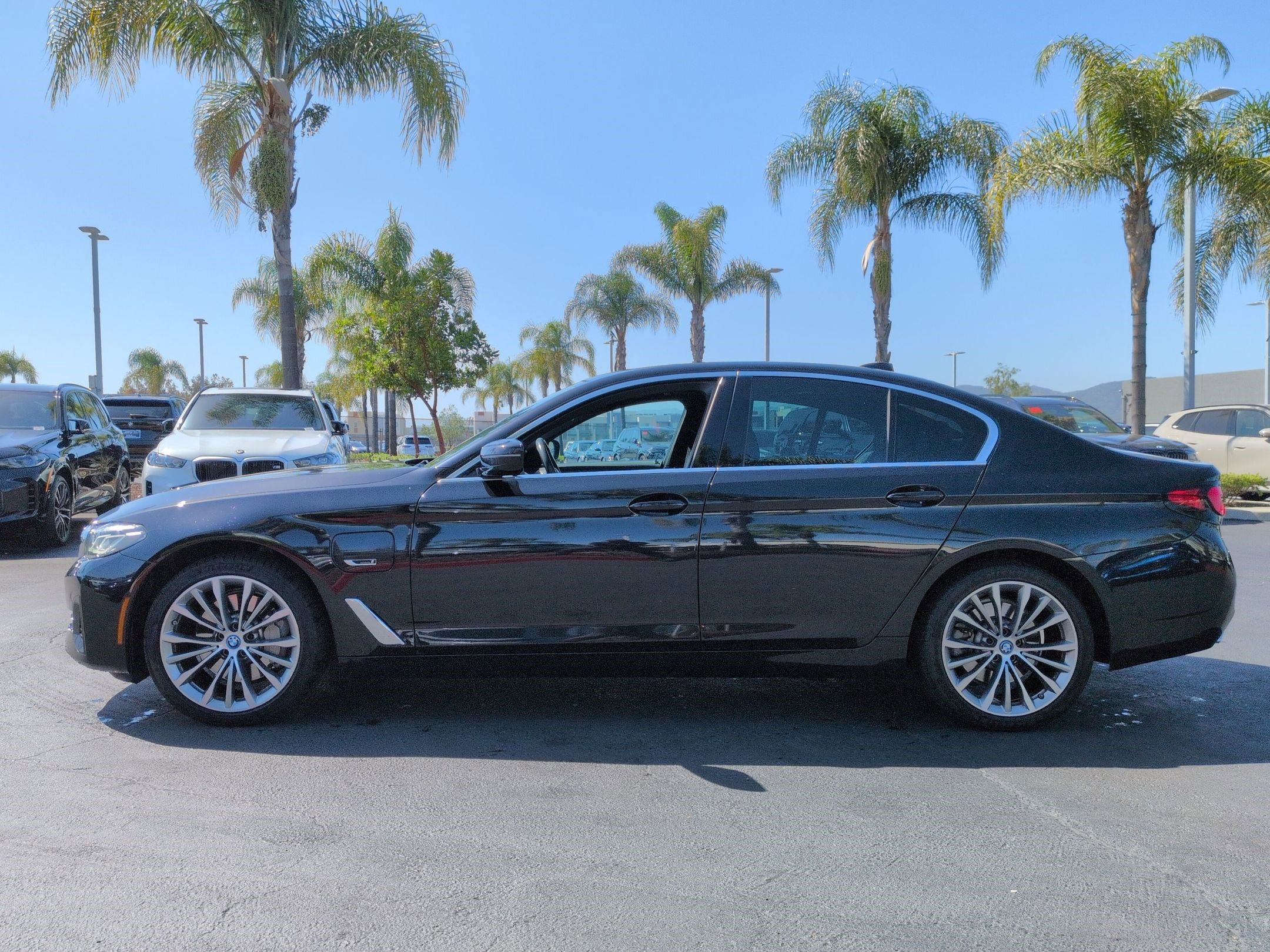 Used 2023 BMW 530e w/ Convenience Package RWD image 7