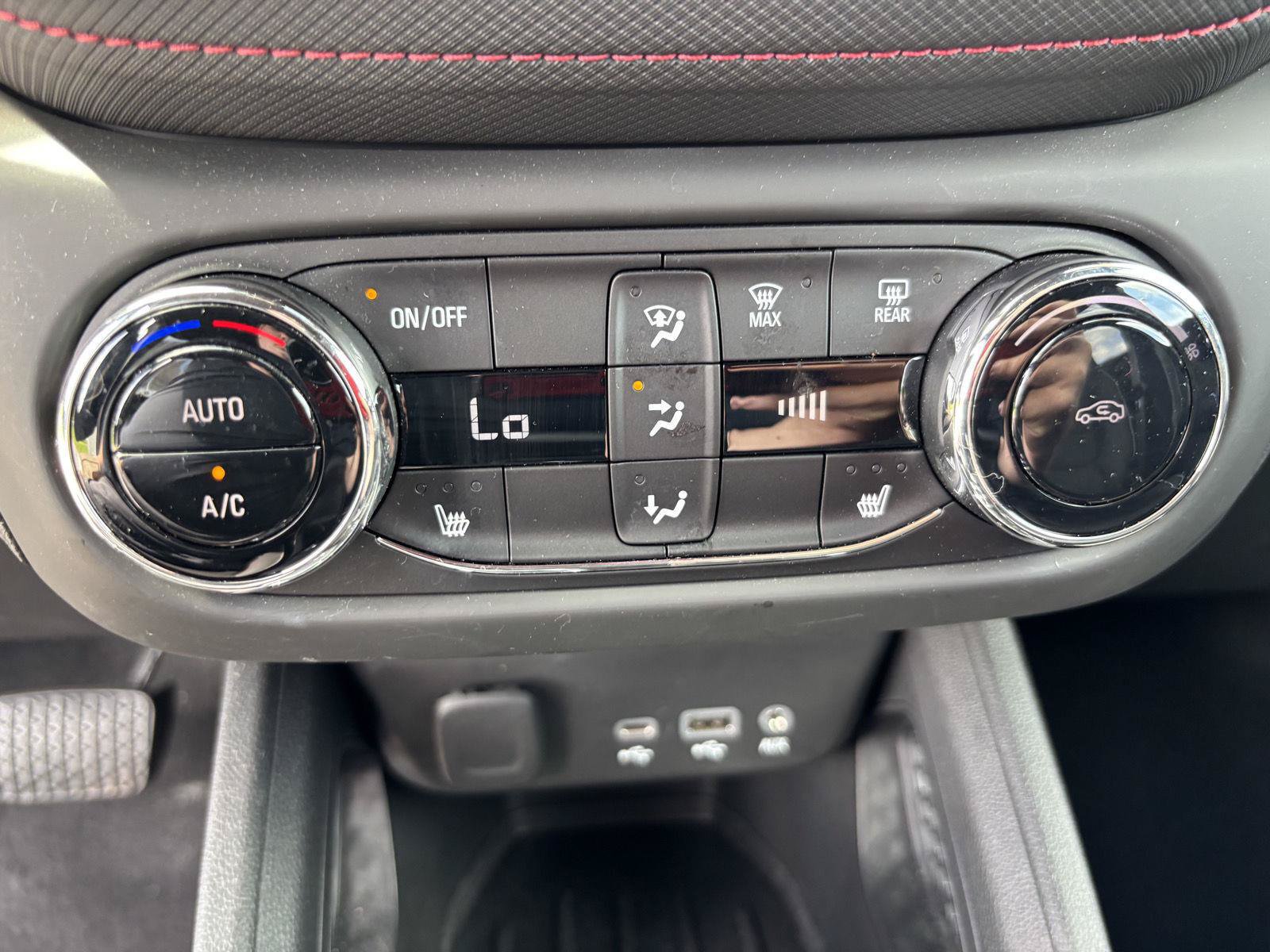 Used 2023 Chevrolet TrailBlazer RS w/ Convenience Package FWD image 24