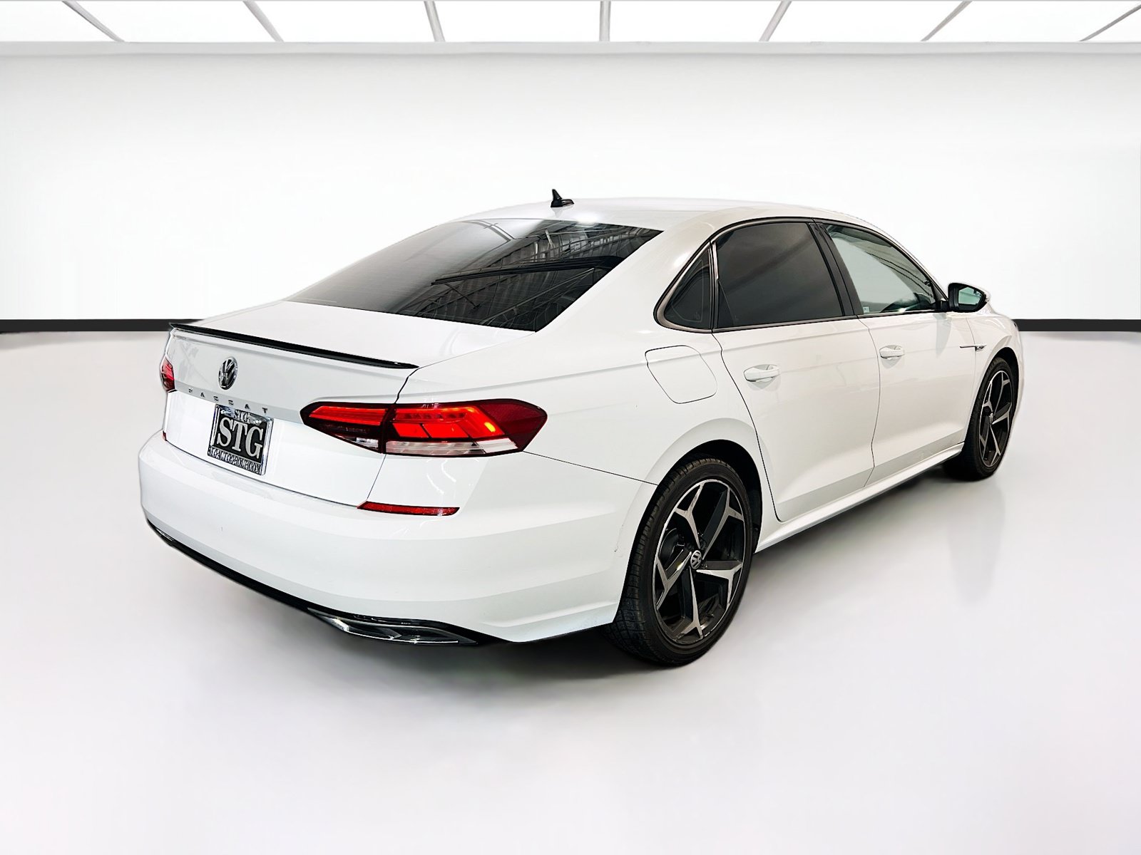 Used 2021 Volkswagen Passat 2.0T R-Line FWD image 4