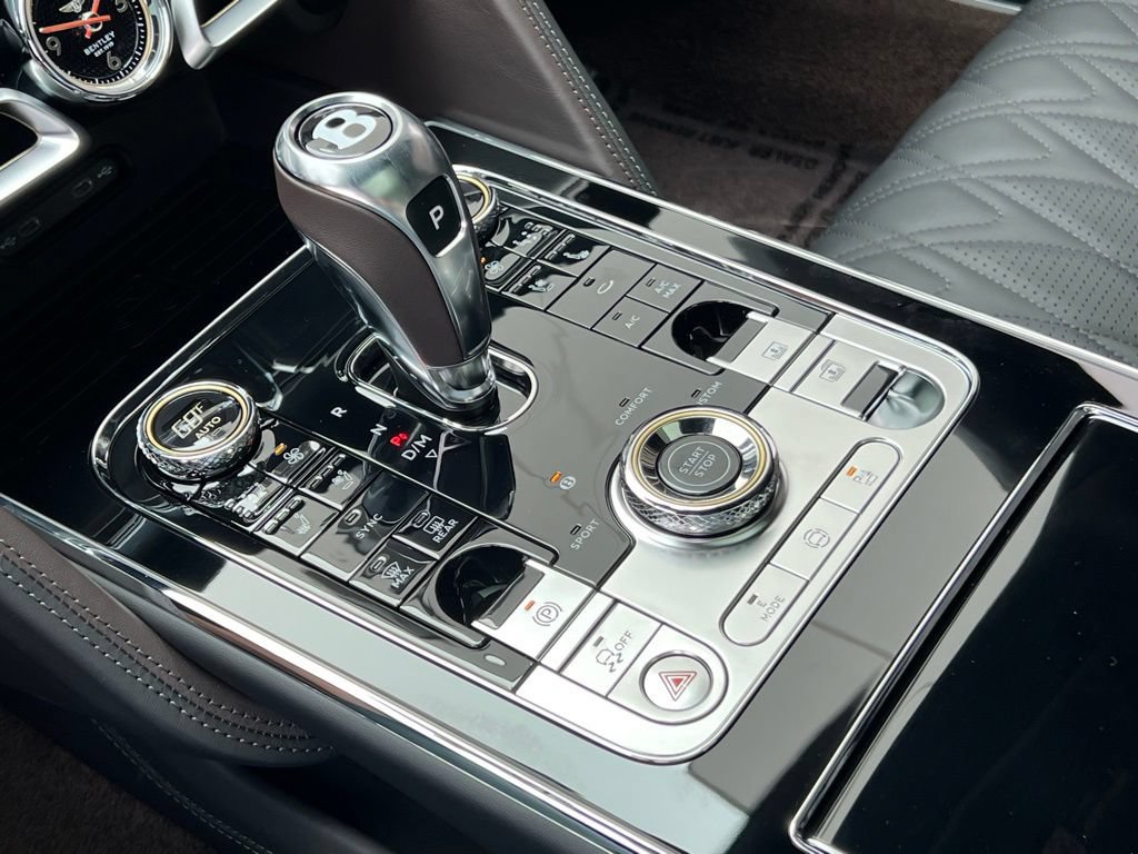 Used 2026 Bentley Flying Spur Azure AWD/4WD image 32