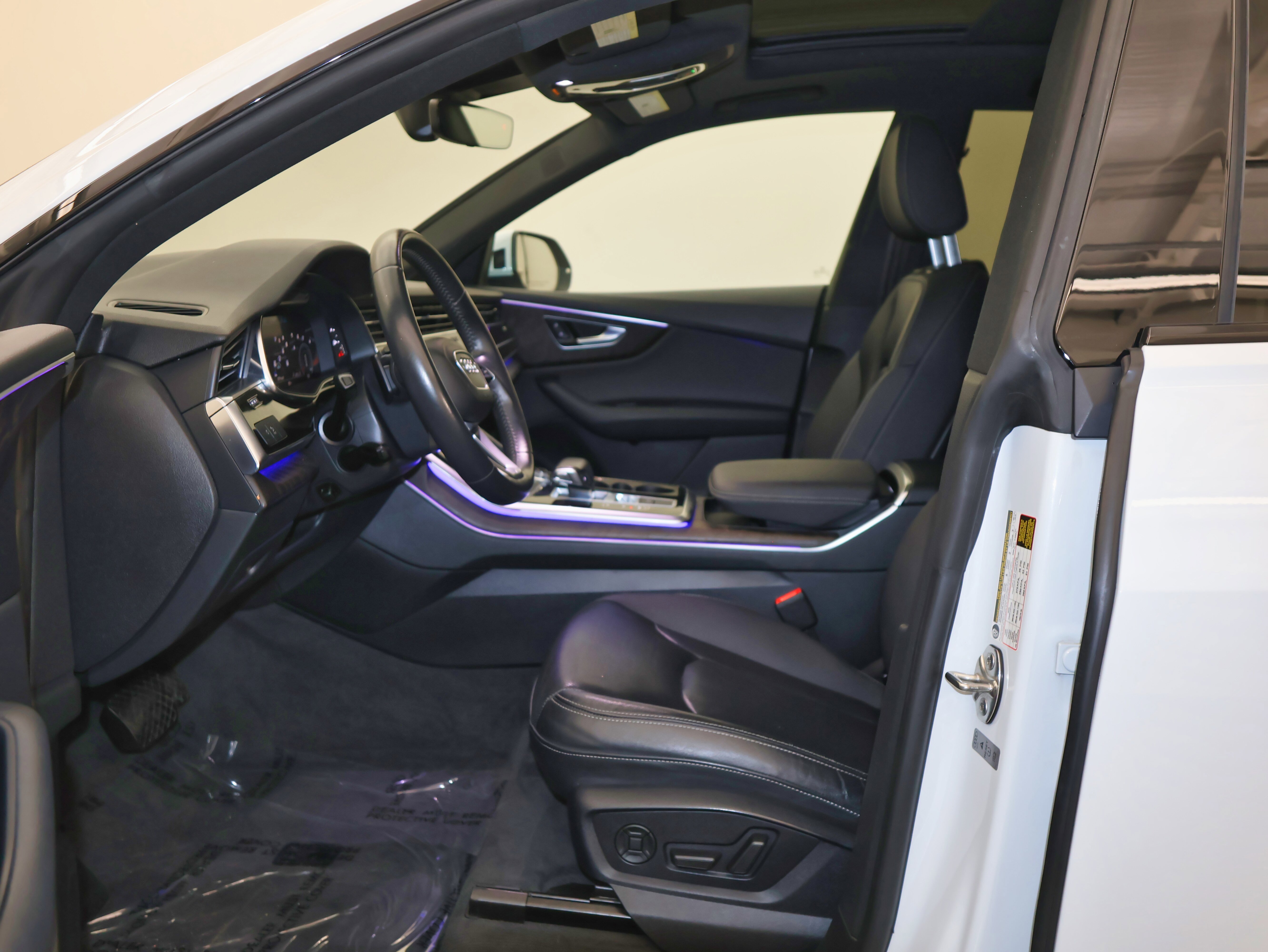 Used 2019 Audi Q8 Premium Plus w/ Premium Plus image 14