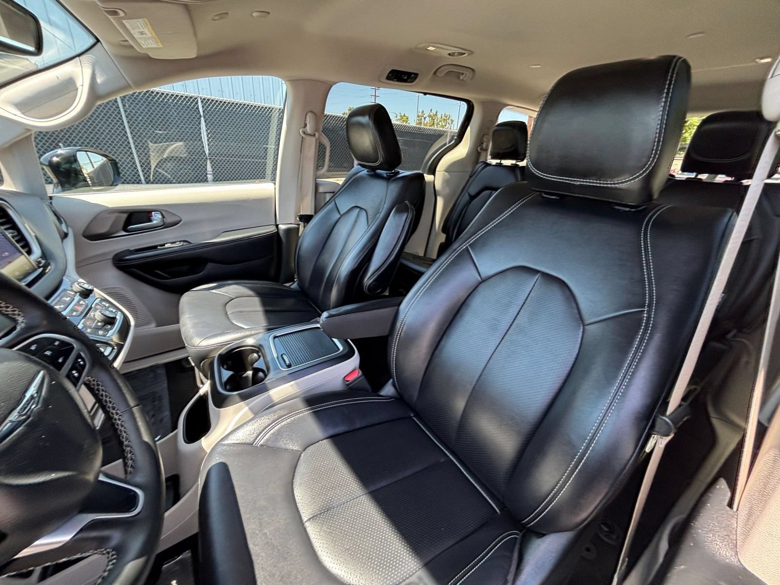 Used 2024 Chrysler Pacifica Touring-L FWD image 37