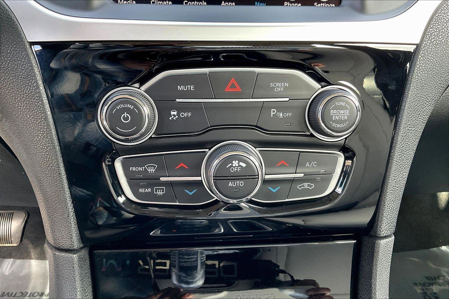 Used 2023 Chrysler 300 Touring L image 31