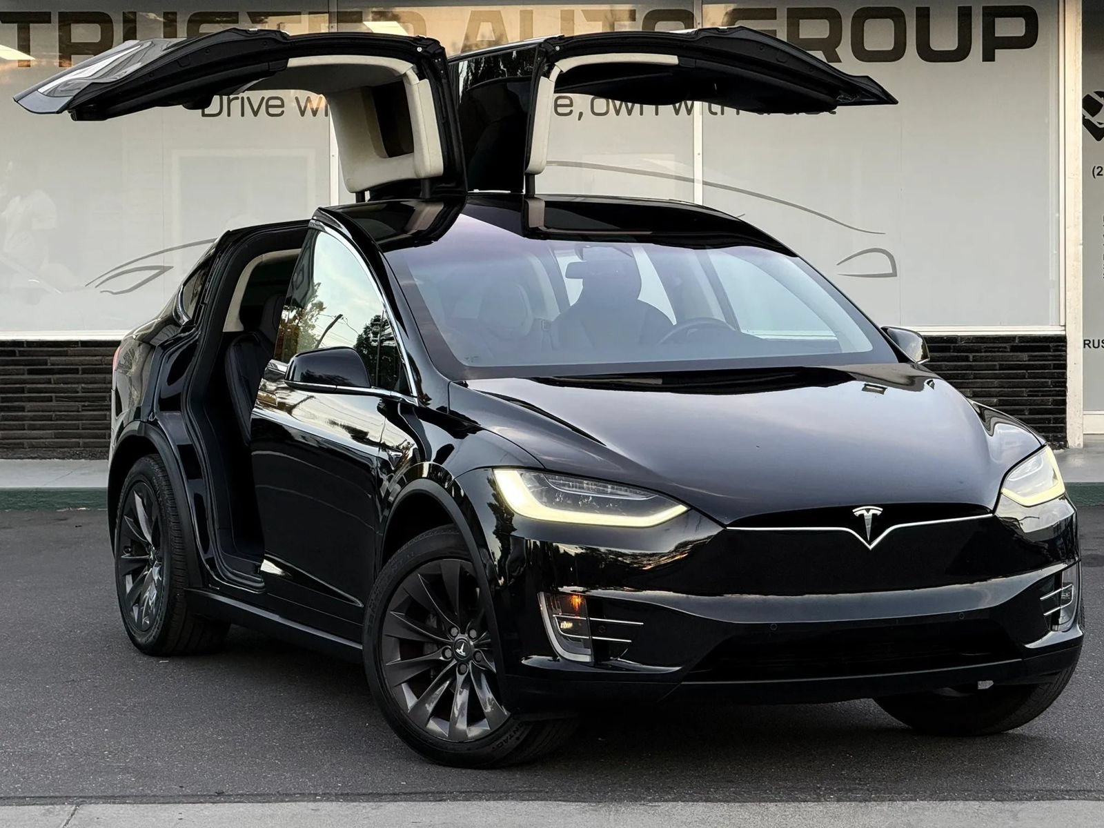 Used 2018 Tesla Model X 75D AWD/4WD image 3
