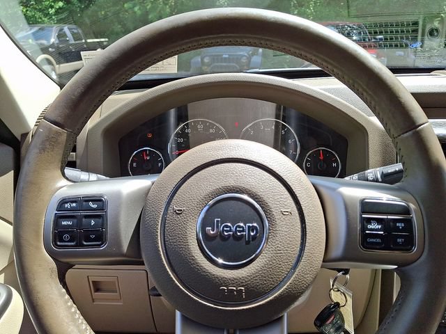 Used 2011 Jeep Liberty Limited w/ Tire & Wheel Group AWD/4WD image 21
