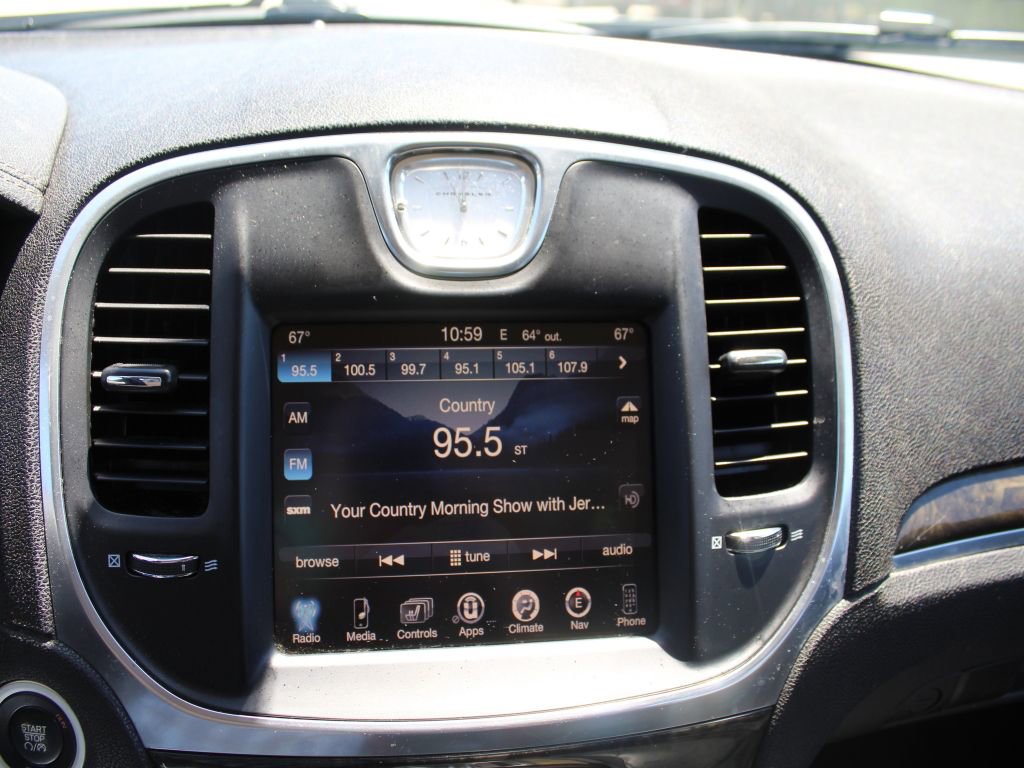 Used 2016 Chrysler 300 C RWD image 15