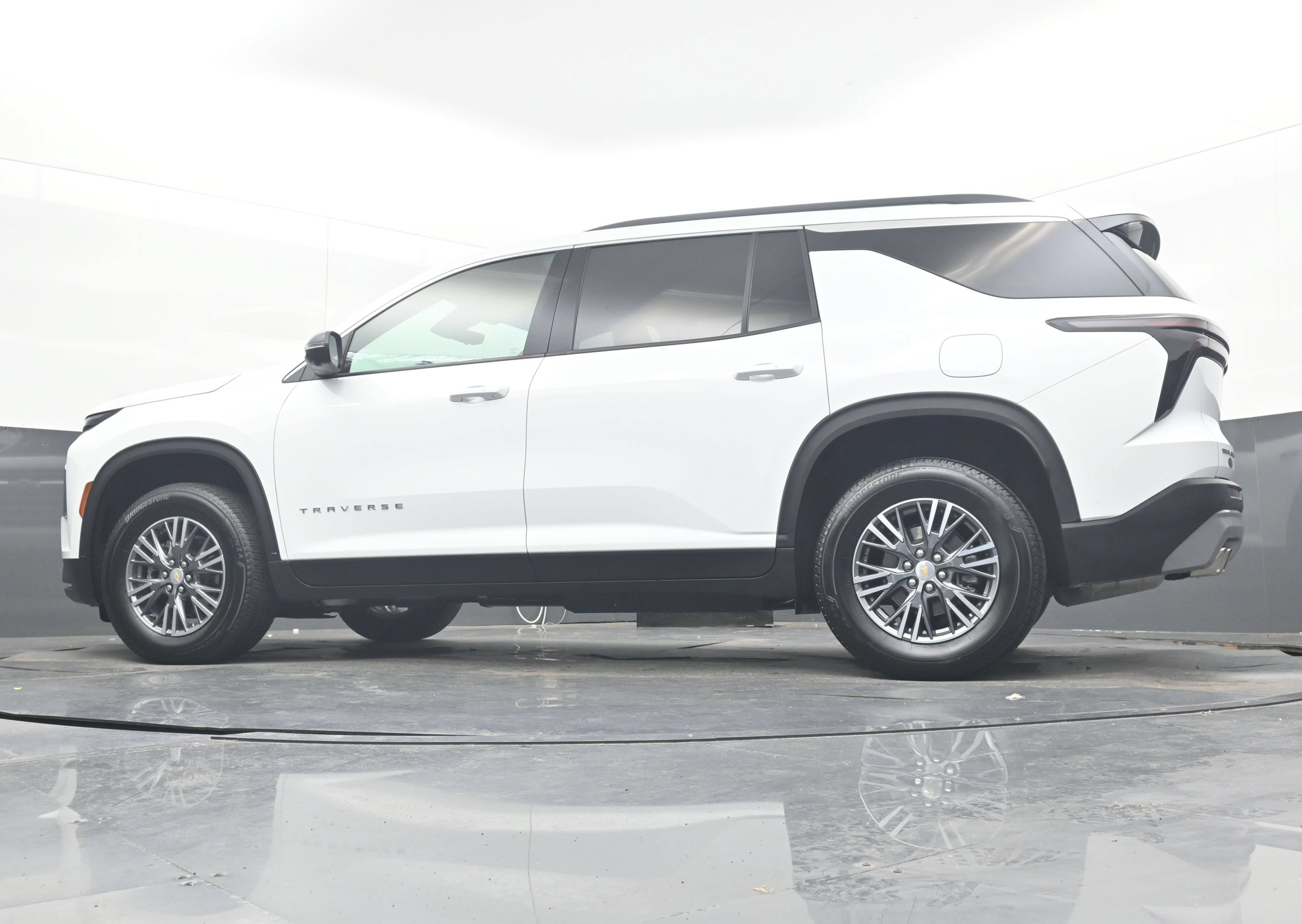 Certified 2026 Chevrolet Traverse LT w/ Driver Confidence Package FWD image 28