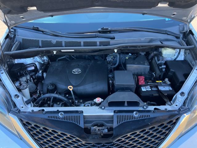 Used 2017 Toyota Sienna SE image 30