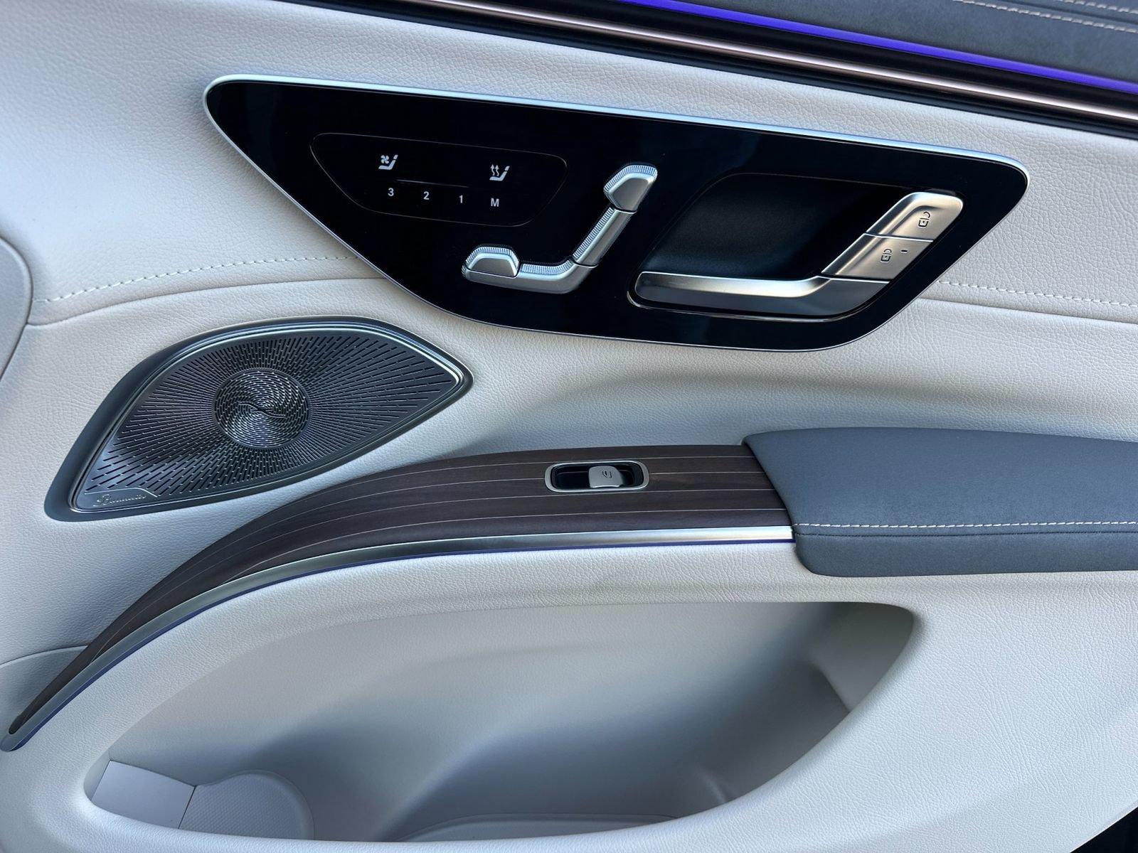 New 2026 Mercedes-Benz EQS 550 4MATIC SUV image 18