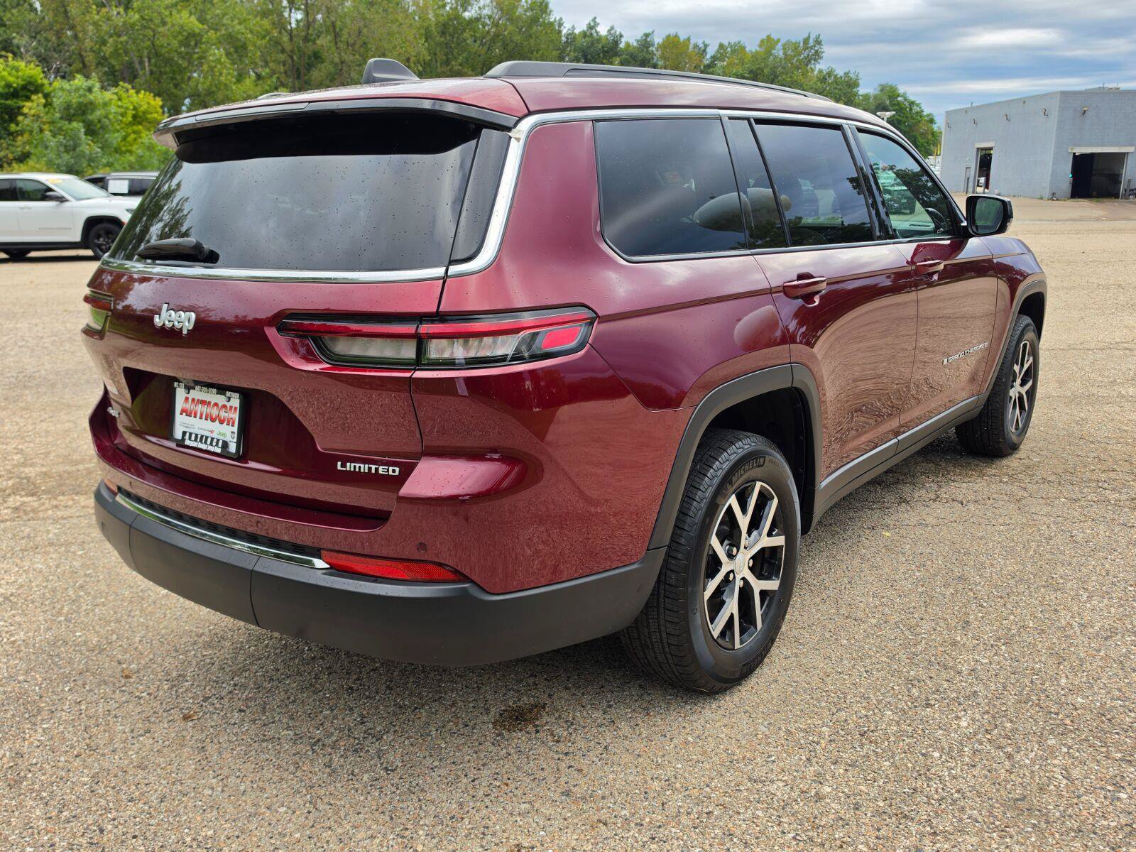 Used 2025 Jeep Grand Cherokee L Limited AWD/4WD image 14