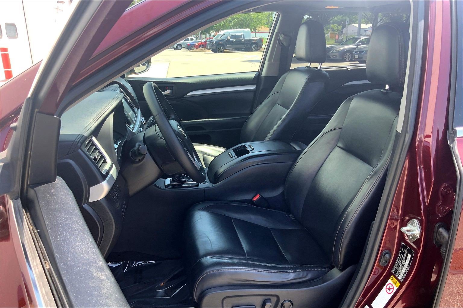 Used 2018 Toyota Highlander XLE AWD/4WD image 30