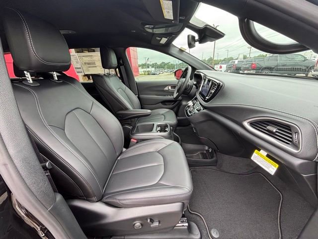 New 2026 Chrysler Pacifica Select image 7