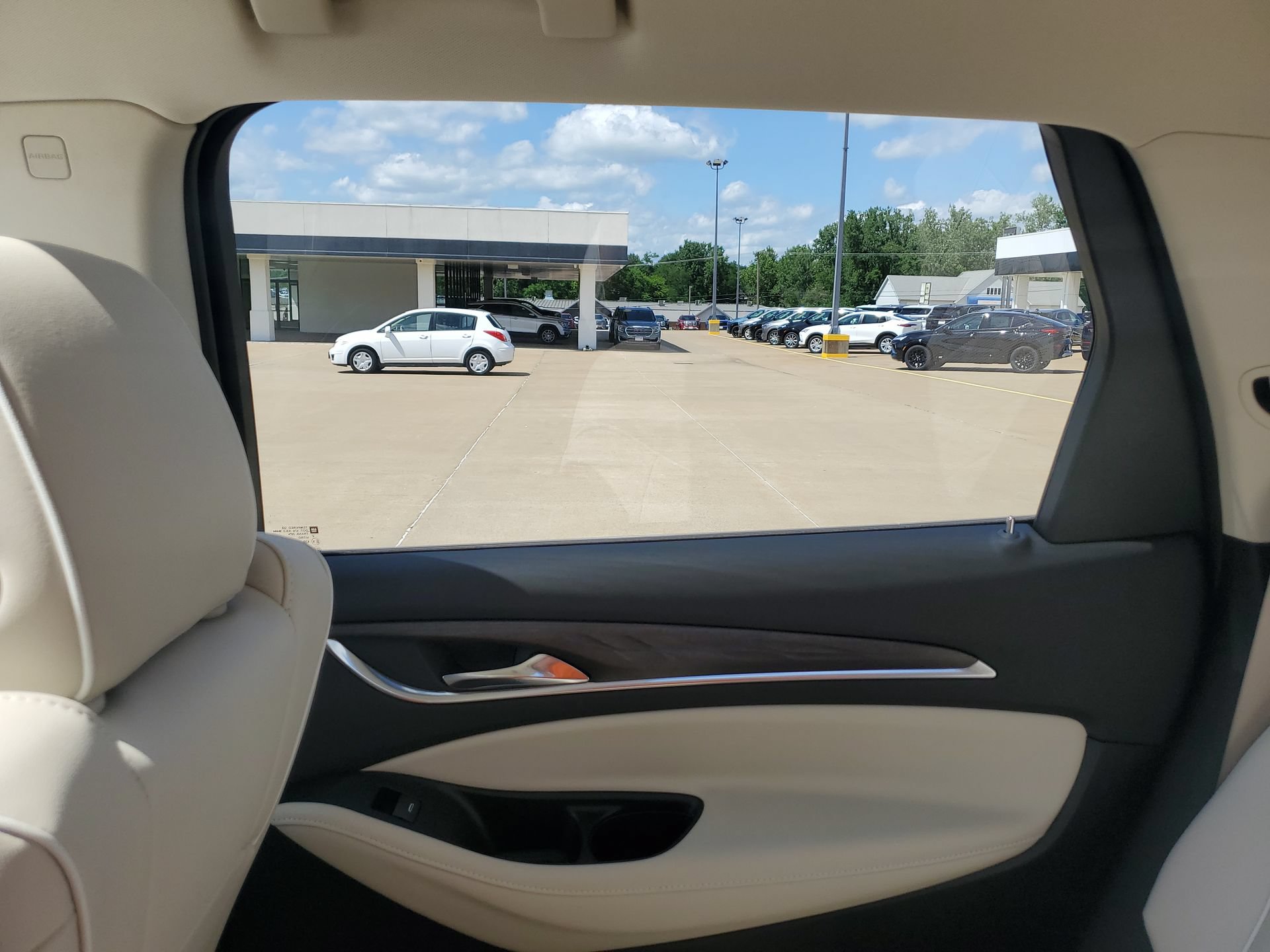 Used 2023 Buick Enclave Avenir w/ Avenir Technology Package AWD/4WD image 12