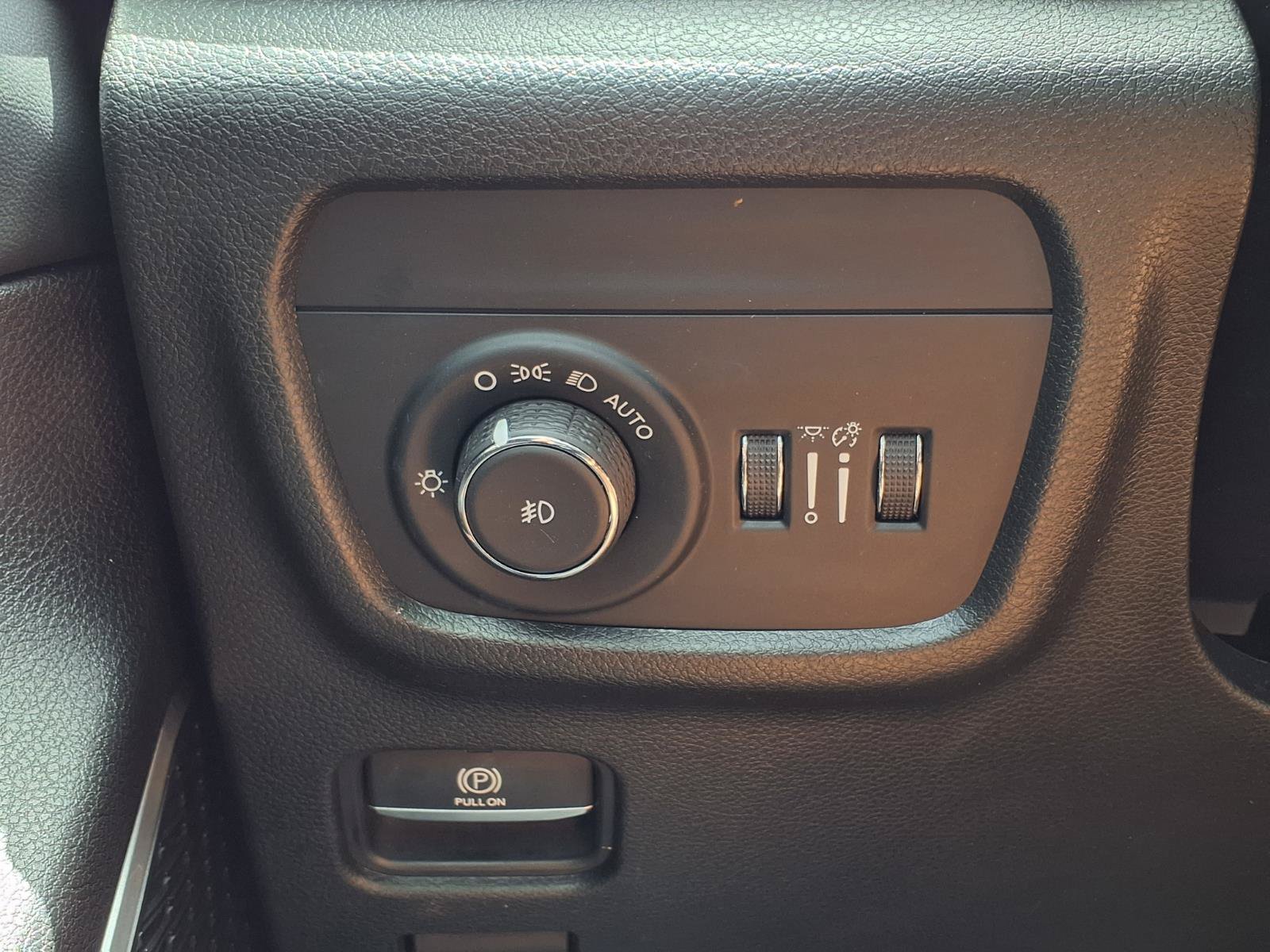 Used 2023 Jeep Grand Cherokee Limited AWD/4WD image 21