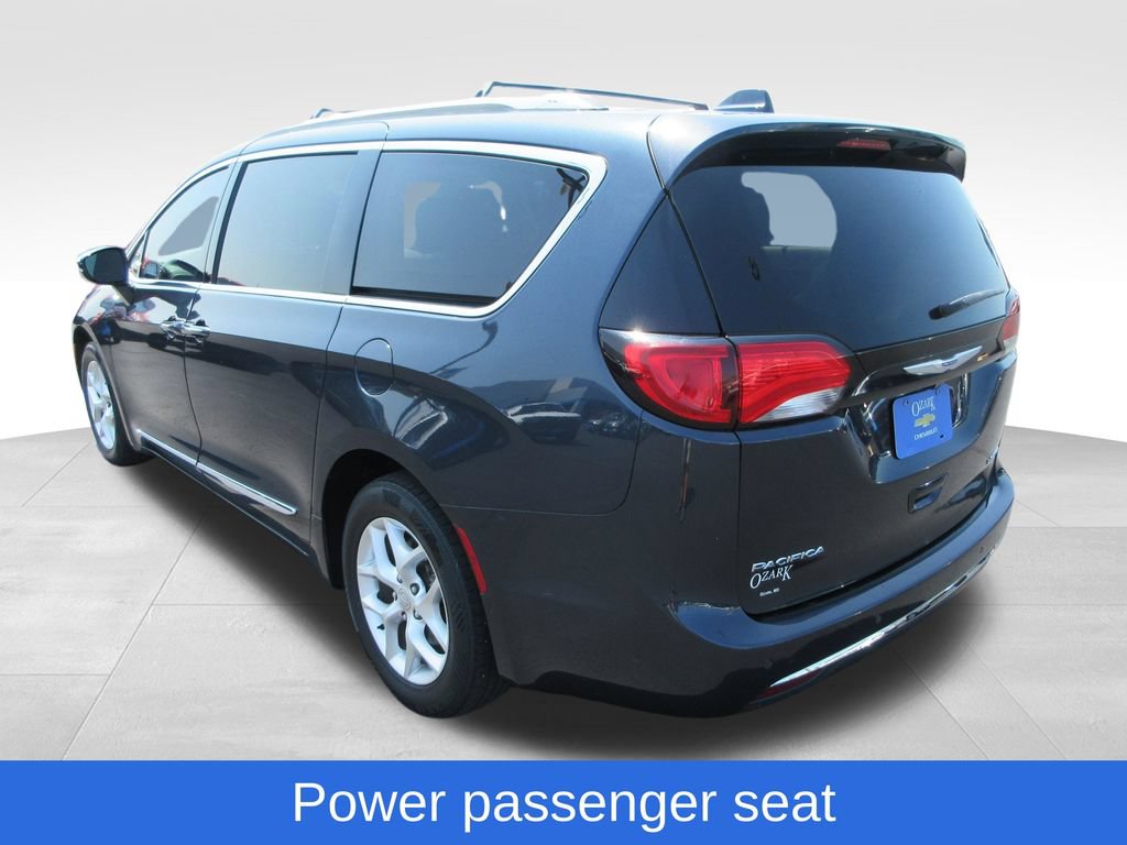 Used 2020 Chrysler Pacifica Limited FWD image 3