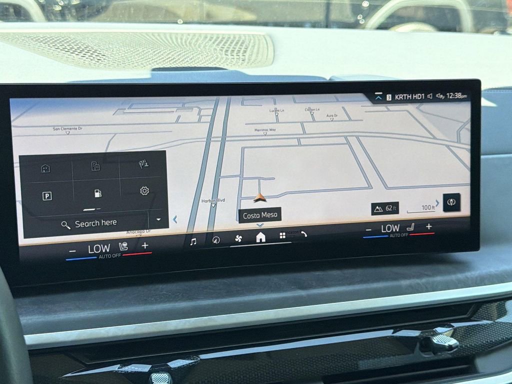 Used 2025 BMW X7 xDrive40i w/ Climate Comfort Package image 11