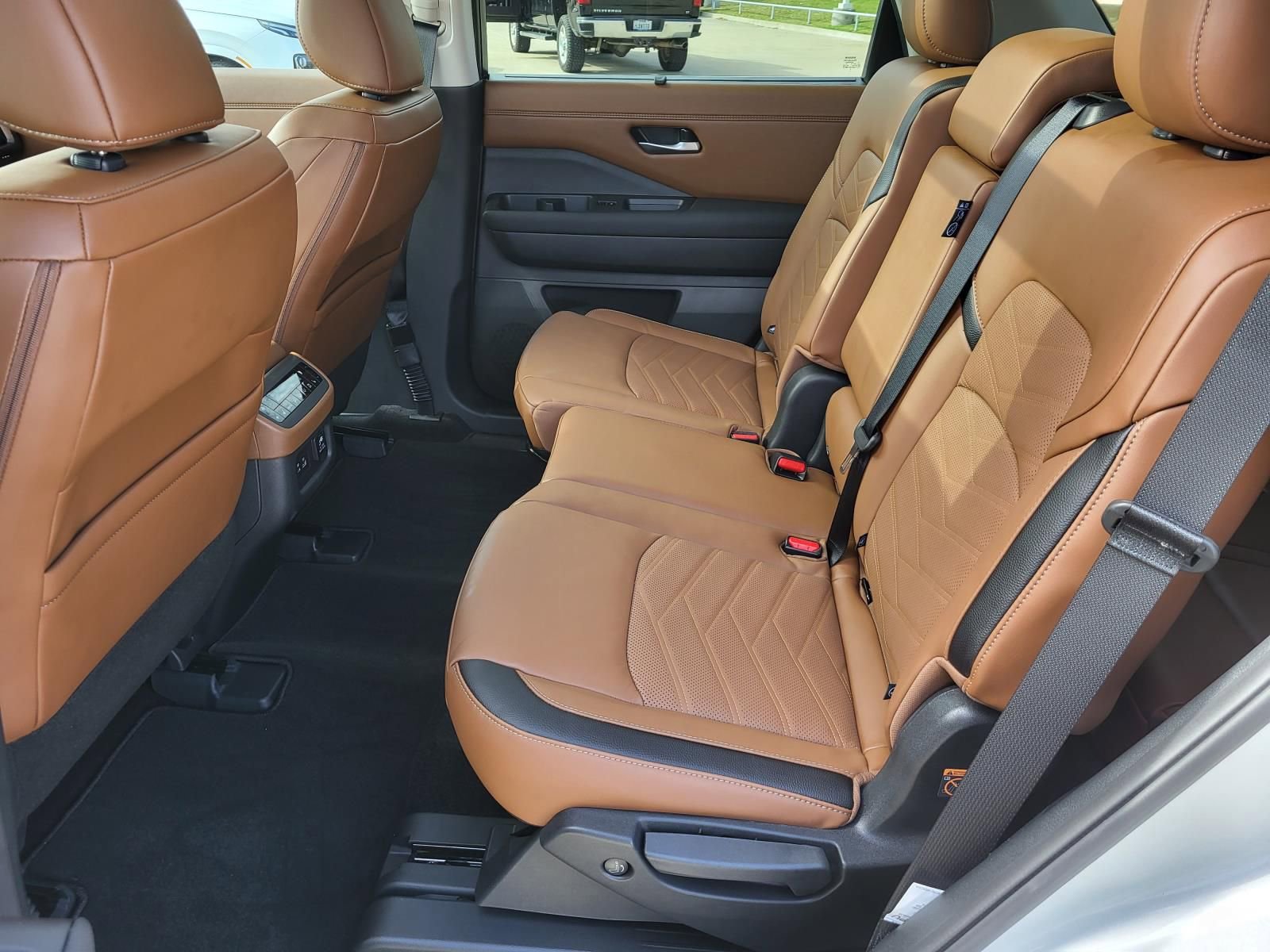 Certified 2025 Nissan Pathfinder Platinum w/ Cargo Package FWD image 20