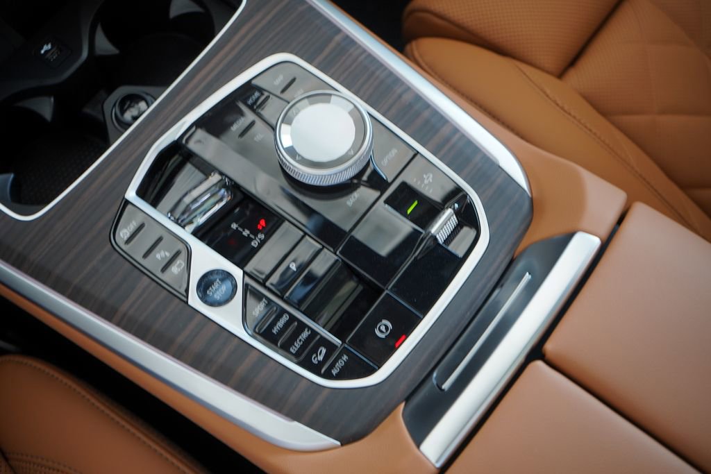 Used 2025 BMW X5 xDrive50e w/ Executive Package image 19