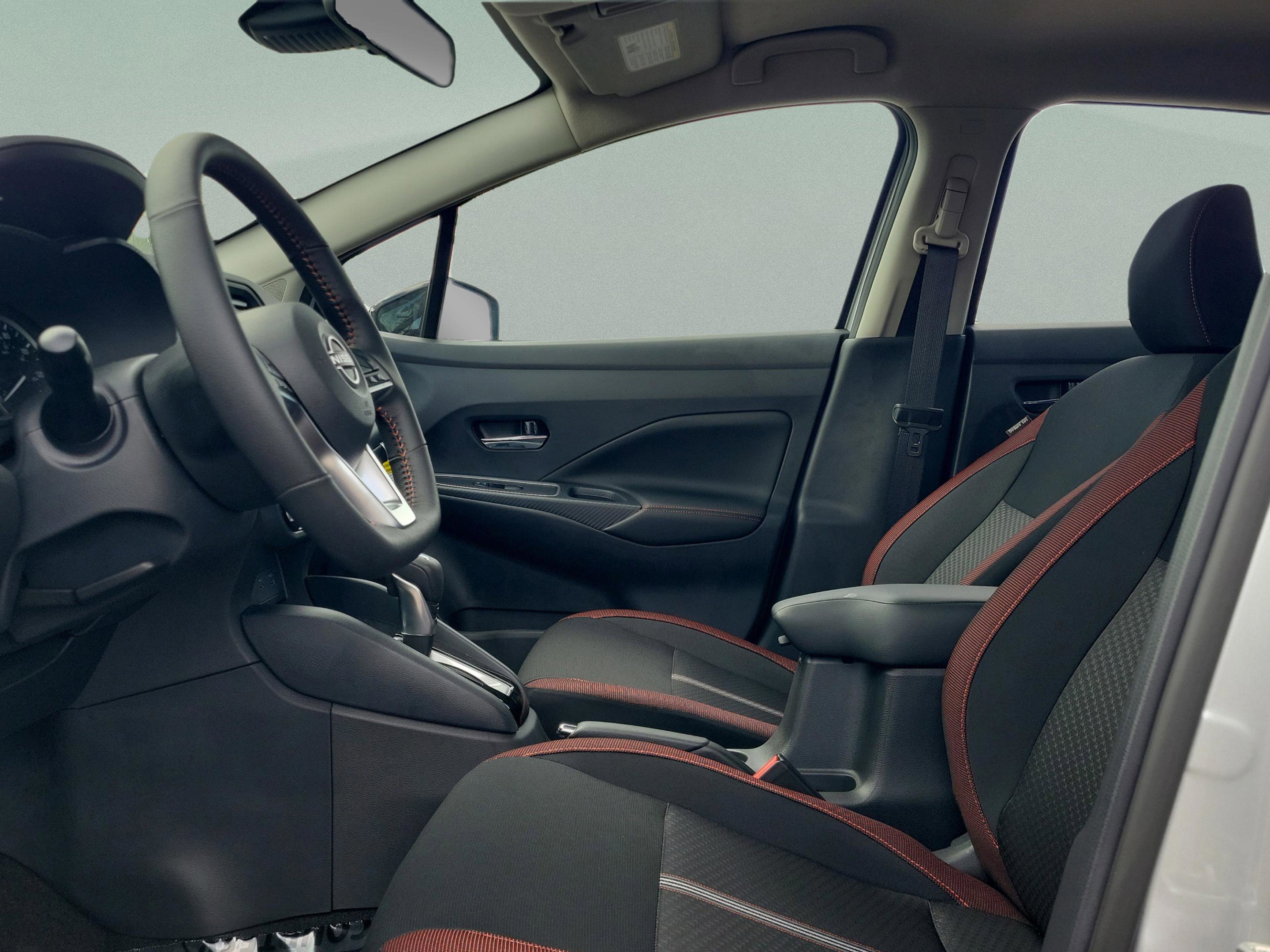 New 2025 Nissan Versa SR w/ Trunk Package FWD image 21