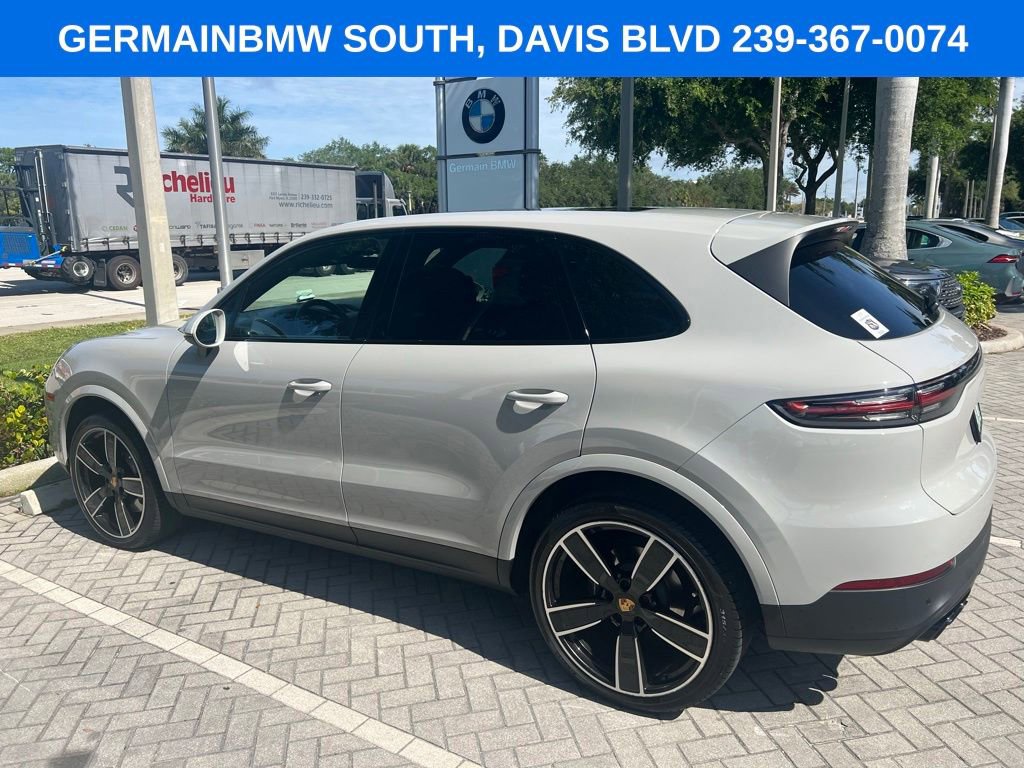 Used 2023 Porsche Cayenne AWD/4WD image 2