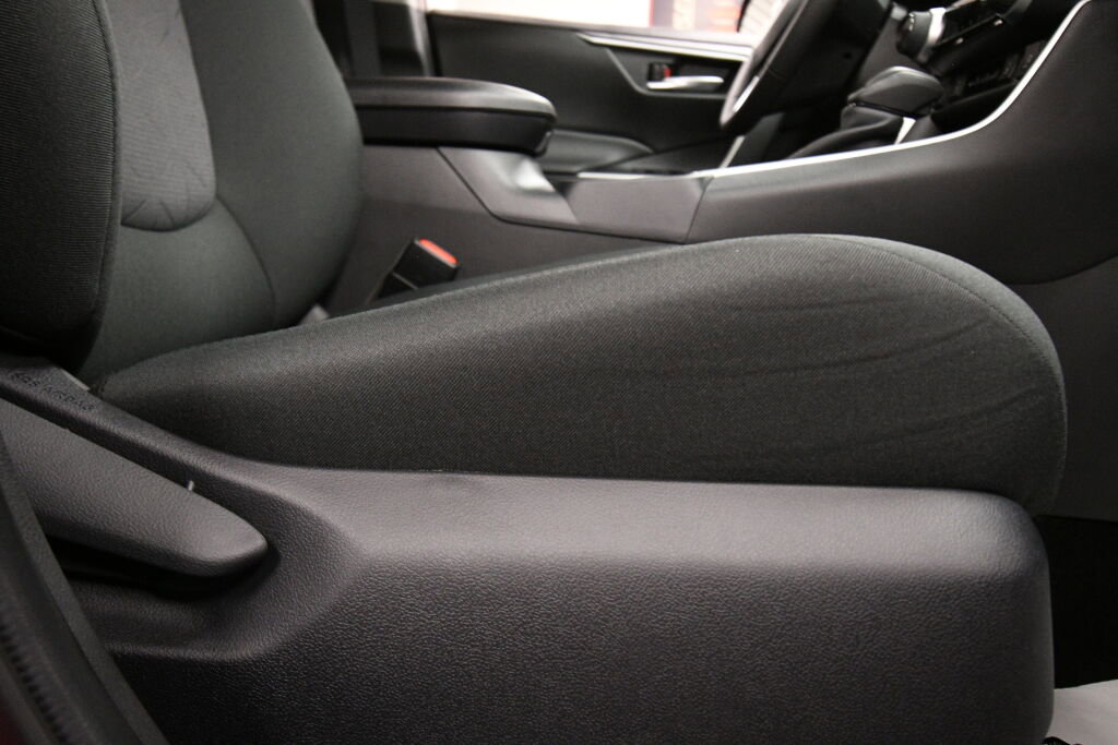 Used 2025 Toyota RAV4 XLE w/ Convenience Package image 30