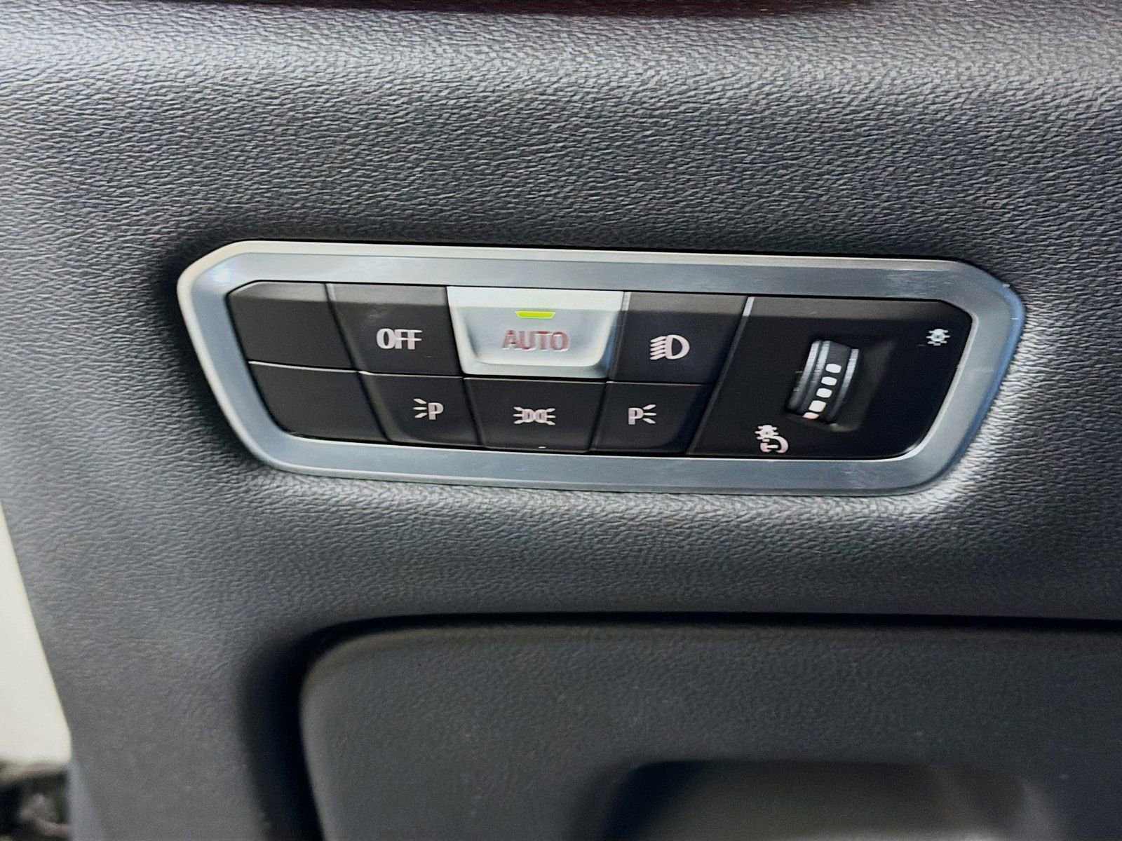 Used 2022 BMW X6 xDrive40i w/ Executive Package image 11