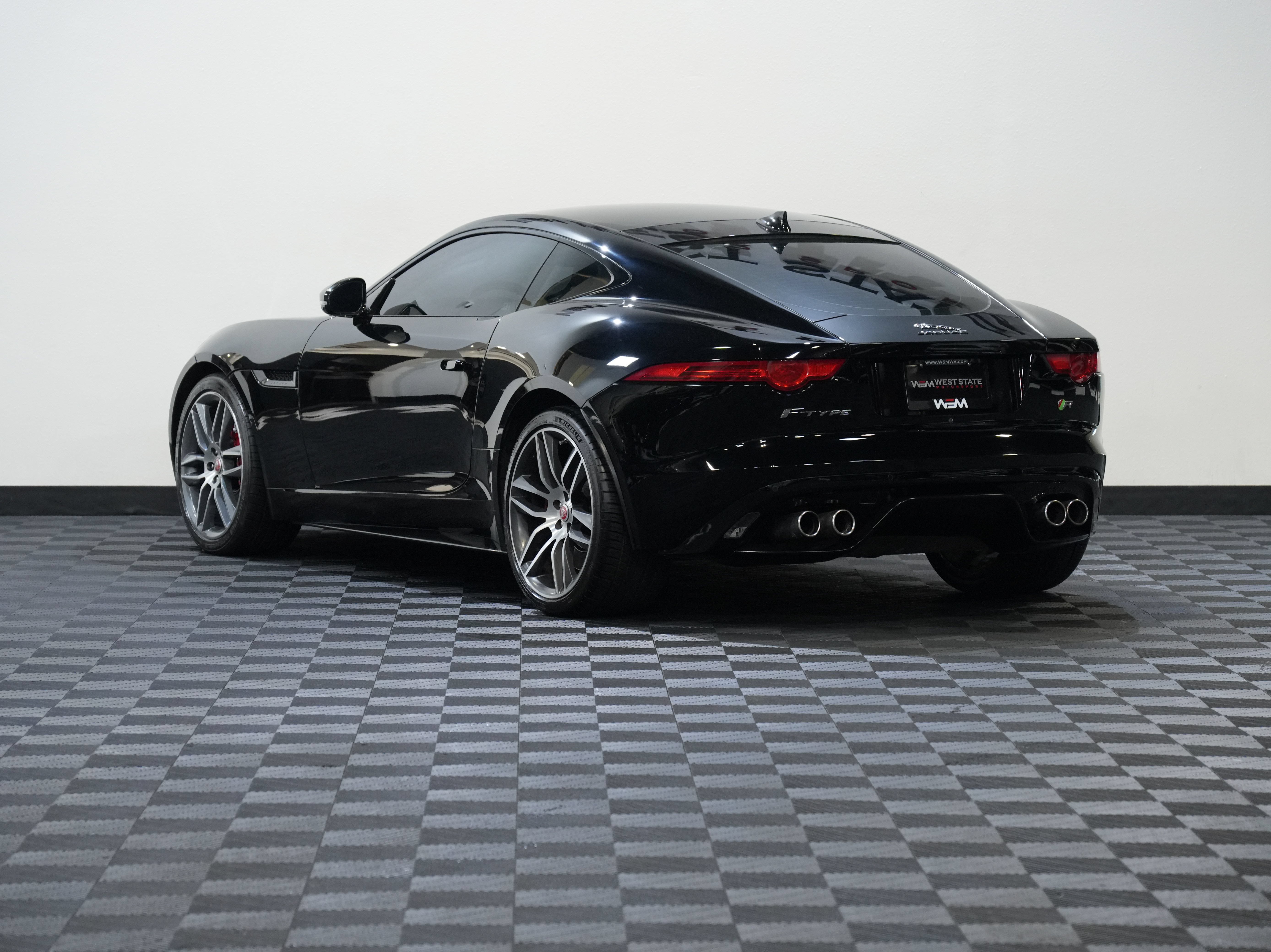 Used 2015 Jaguar F-TYPE R RWD image 8
