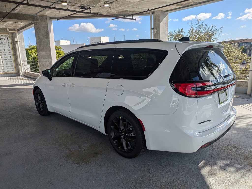 New 2026 Chrysler Pacifica Select image 7