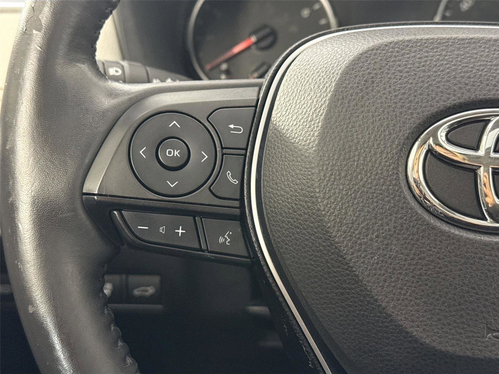 Used 2020 Toyota RAV4 XLE Premium FWD image 17