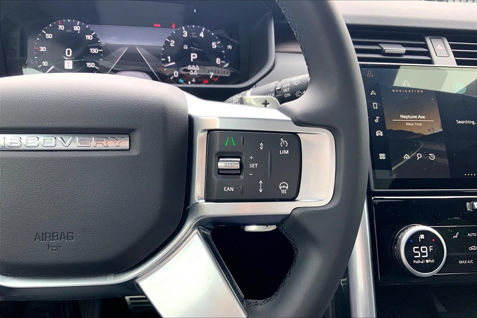 Certified 2025 Land Rover Discovery Dynamic SE AWD/4WD image 24