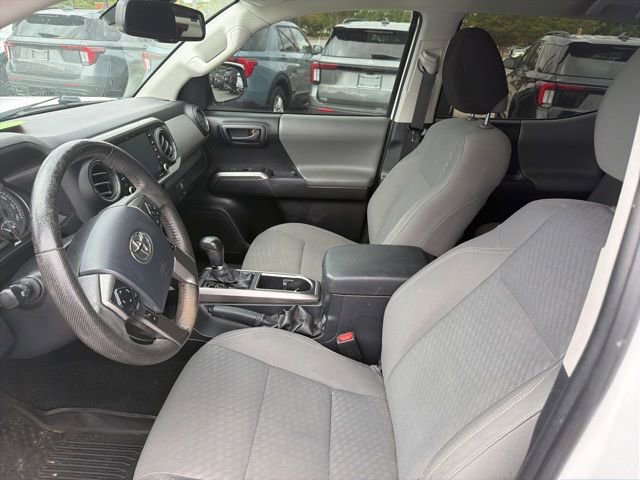 Used 2020 Toyota Tacoma SR5 AWD/4WD image 9