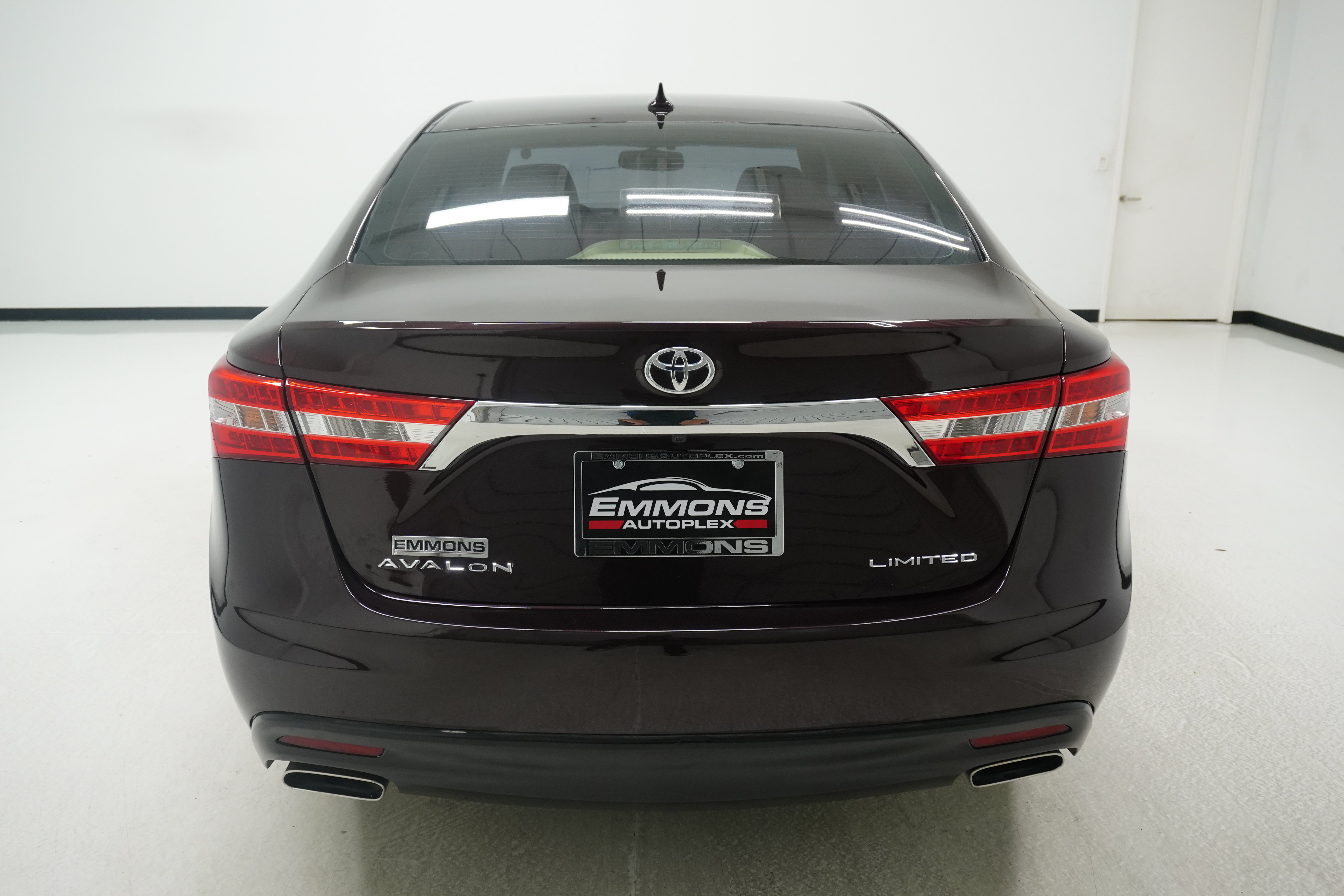 Used 2015 Toyota Avalon Limited w/ Technology Package FWD image 5